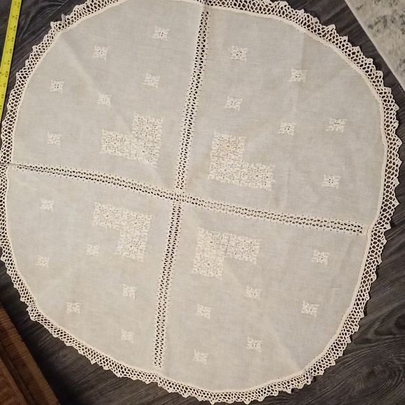 🔥🔥🔥Vintage small round tablecloth 35" diameter - Picture 3 of 8